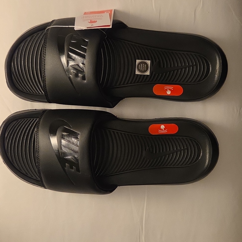 Nike Victori One Slides Size 9 NWT - Picture 2 of 3